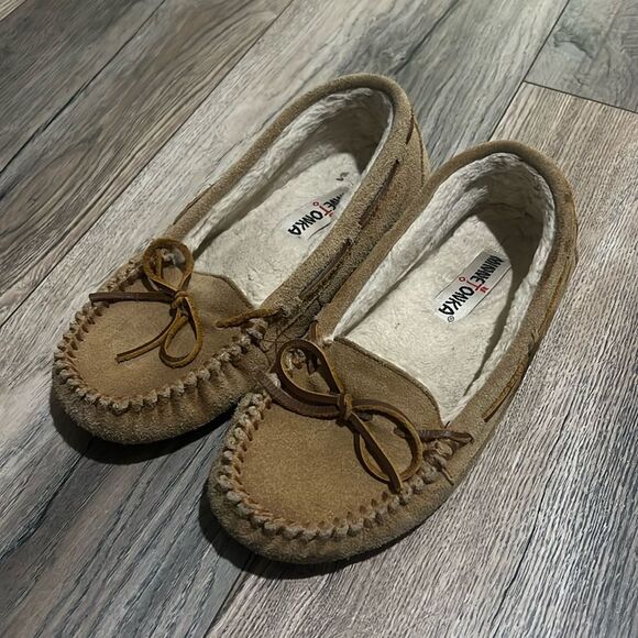 Minnetonka Fuzzy Slip On Leather Suede Brown Moccasins Women's 8 - Picture 1 of 6